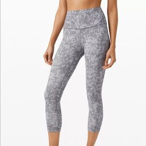 NWT Lululemon Align Crop 21” size 2 nulu summer